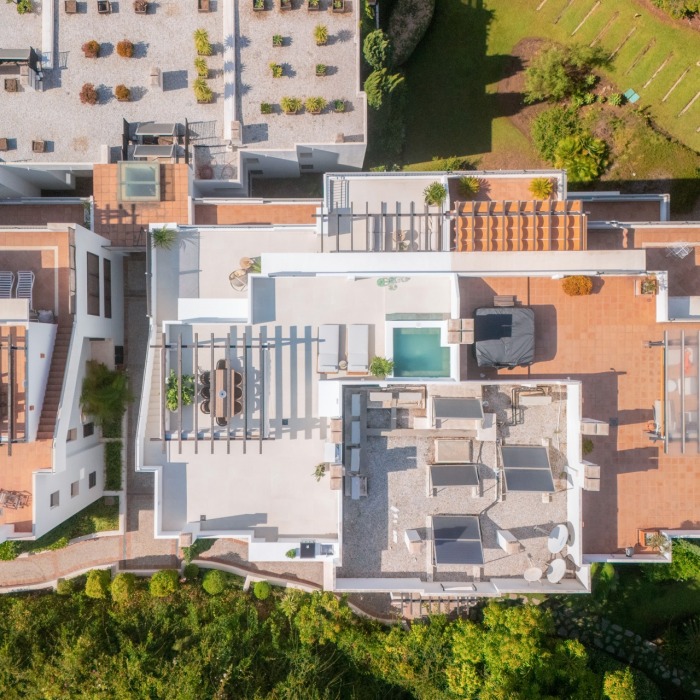 Stunning Duplex Penthouse with private pool and panoramic views in La Quinta, Benahavis | Image 33