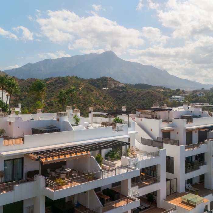 Stunning Duplex Penthouse with private pool and panoramic views in La Quinta, Benahavis | Image 35