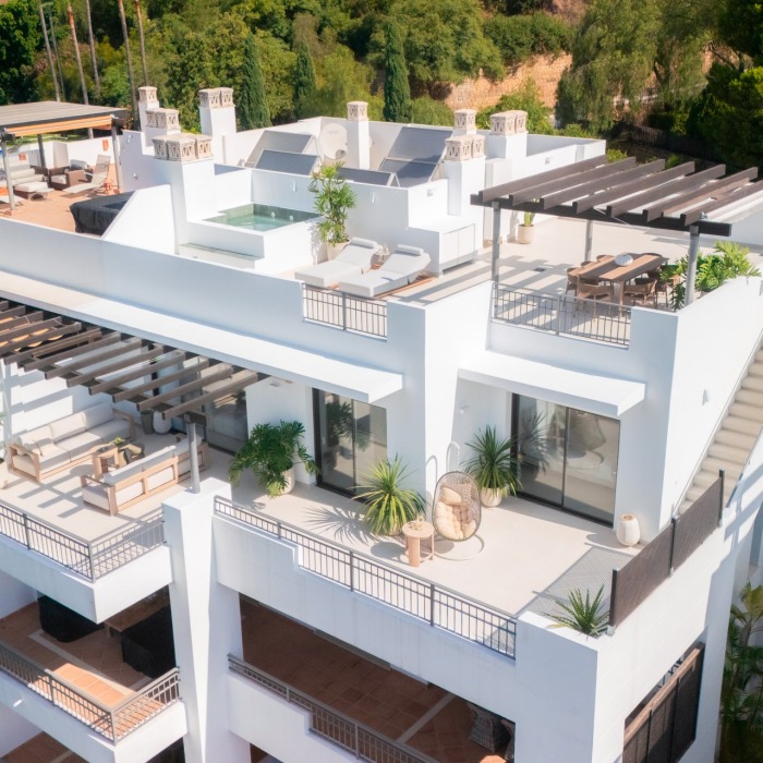 Stunning Duplex Penthouse with private pool and panoramic views in La Quinta, Benahavis | Image 36
