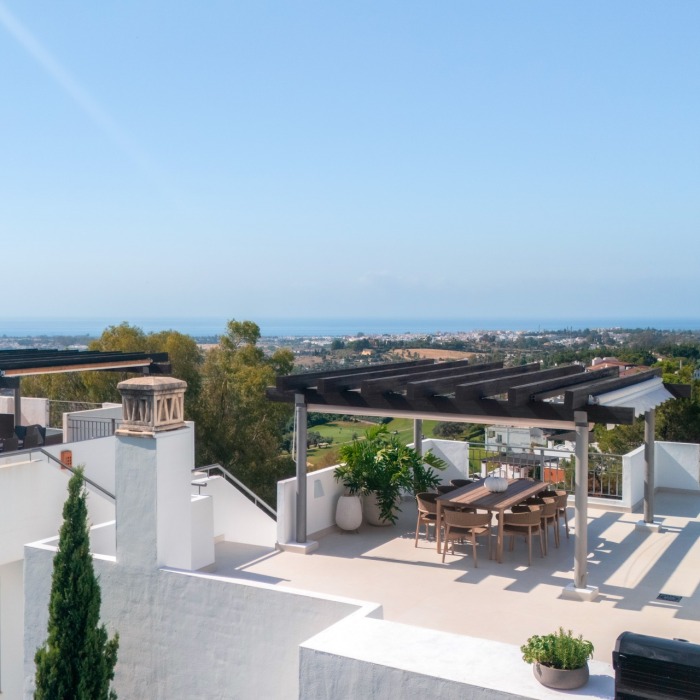 Stunning Duplex Penthouse with private pool and panoramic views in La Quinta, Benahavis | Image 37