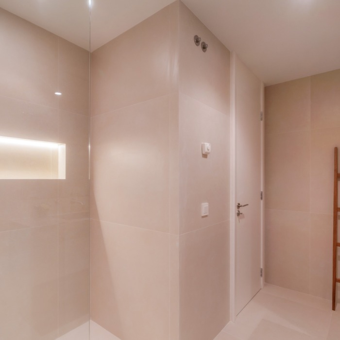 Stunning Duplex Penthouse with private pool and panoramic views in La Quinta, Benahavis | Image 21