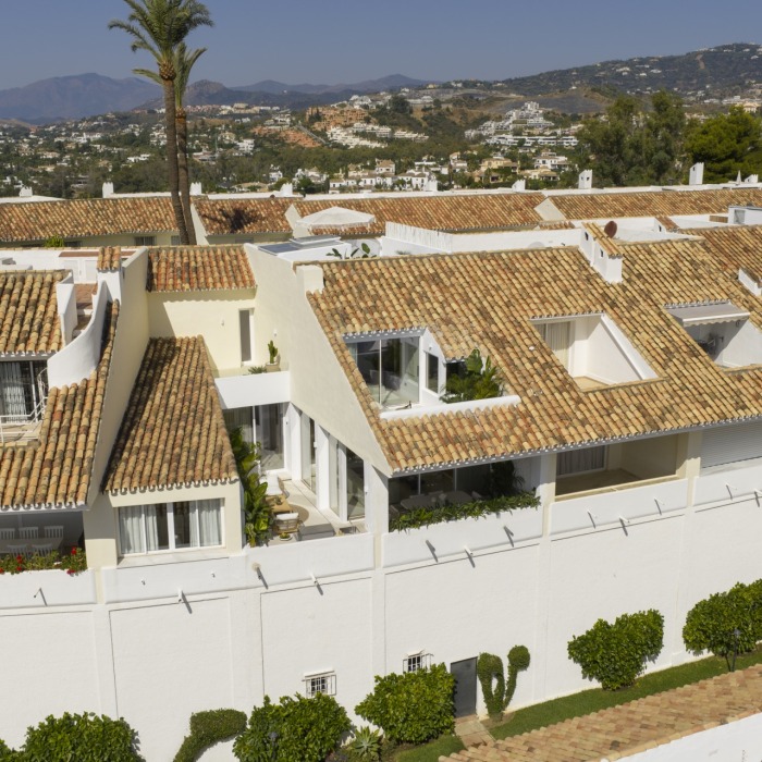Sensational 4-bedroom, 4-bathroom townhouse in the heart of Aloha, Nueva Andalucía | Image 10