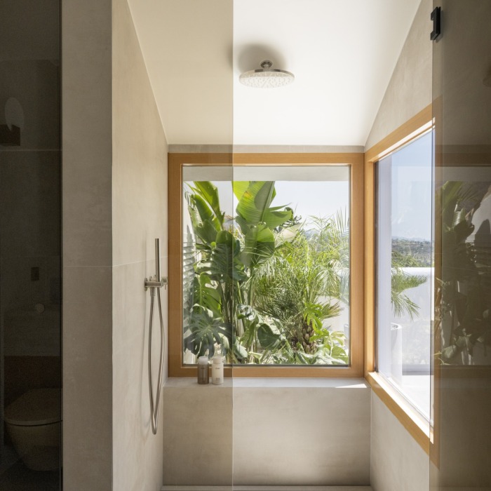 Sensational 4-bedroom, 4-bathroom townhouse in the heart of Aloha, Nueva Andalucía | Image 17