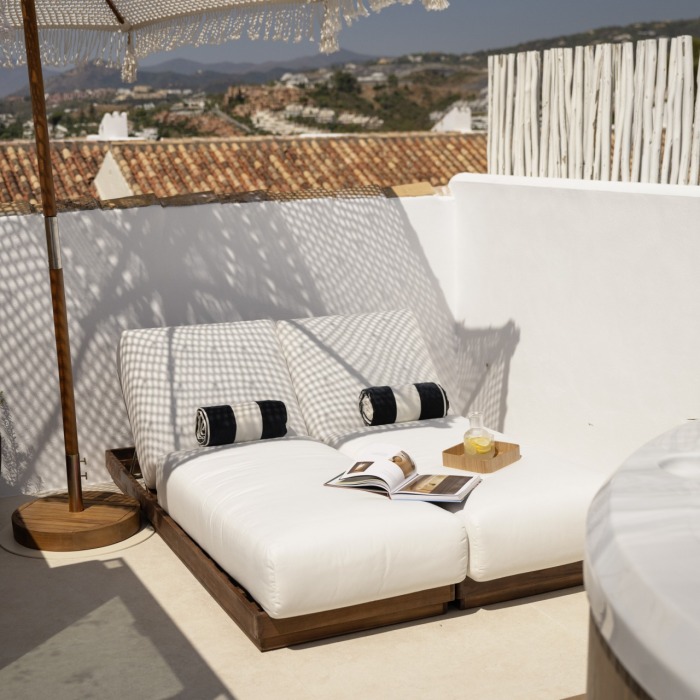 Sensational 4-bedroom, 4-bathroom townhouse in the heart of Aloha, Nueva Andalucía | Image 3