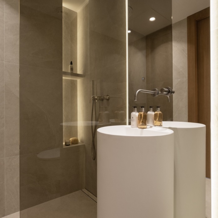 Sensational 4-bedroom, 4-bathroom townhouse in the heart of Aloha, Nueva Andalucía | Image 28