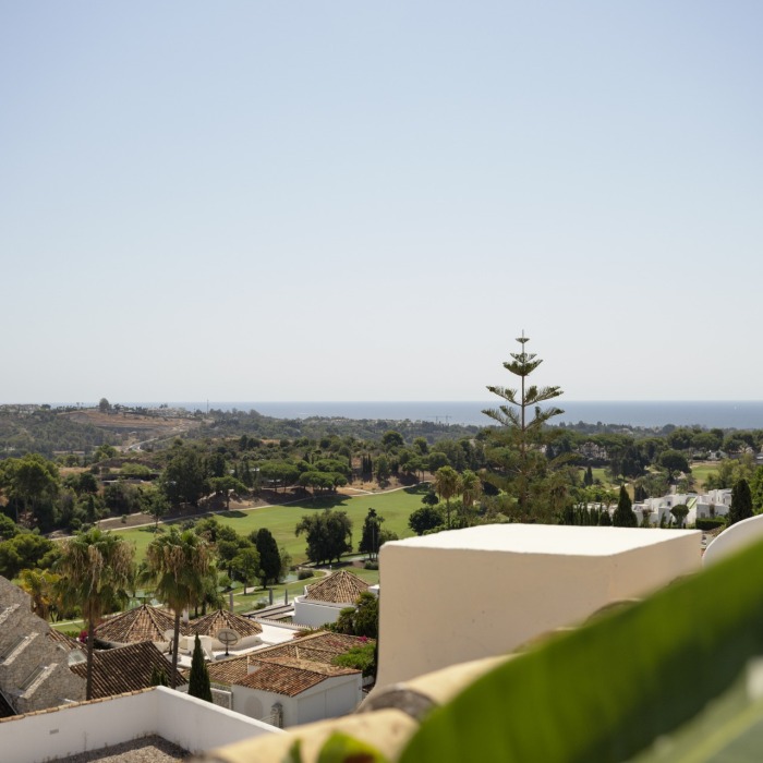 Sensational 4-bedroom, 4-bathroom townhouse in the heart of Aloha, Nueva Andalucía | Image 4