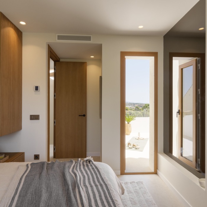 Sensational 4-bedroom, 4-bathroom townhouse in the heart of Aloha, Nueva Andalucía | Image 42