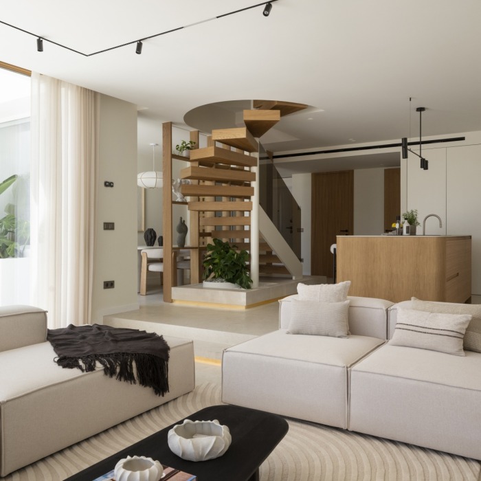 Sensational 4-bedroom, 4-bathroom townhouse in the heart of Aloha, Nueva Andalucía | Image 47