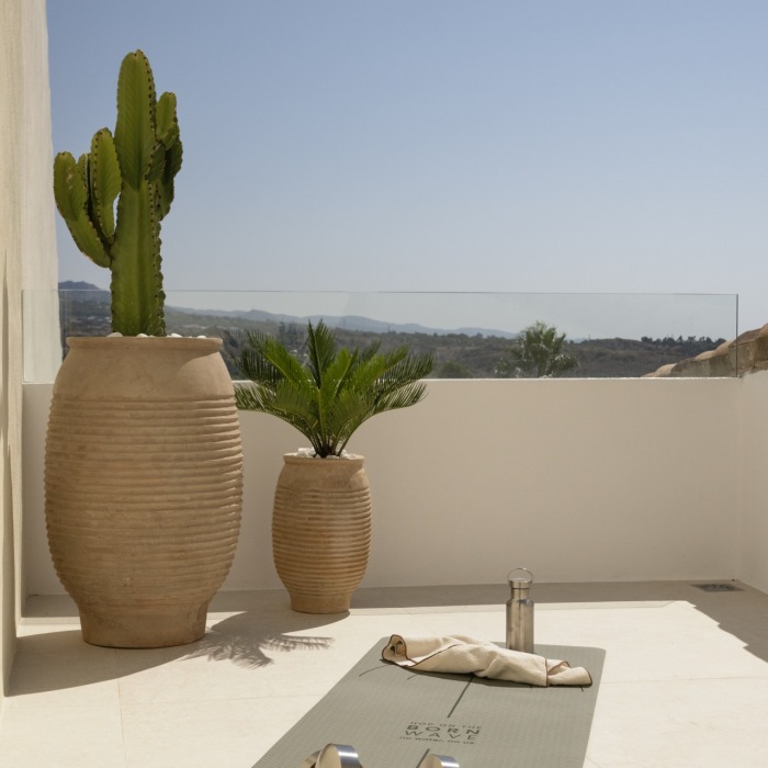 Sensational 4-bedroom, 4-bathroom townhouse in the heart of Aloha, Nueva Andalucía | Image 7