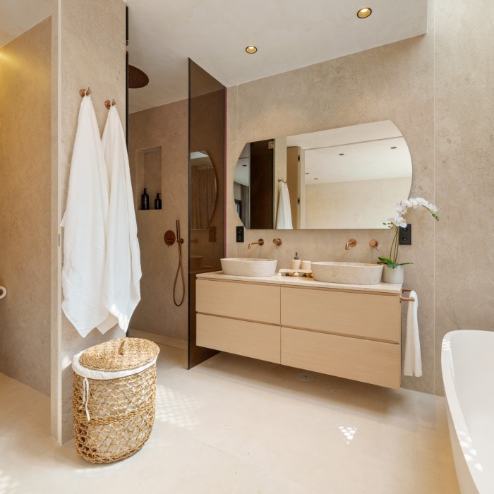Townhouse in Altos de Puente Romano, Marbella Golden Mile | Image 22