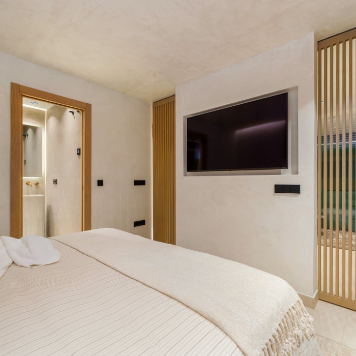 Townhouse in Altos de Puente Romano, Marbella Golden Mile | Image 11