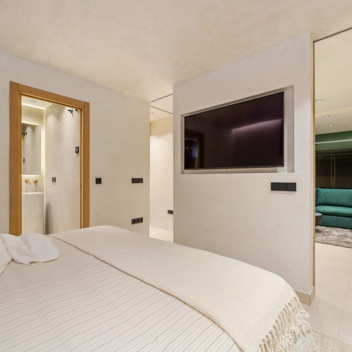 Townhouse in Altos de Puente Romano, Marbella Golden Mile | Image 12