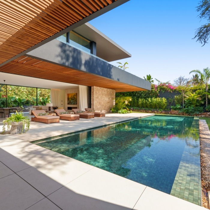Exquisite Casa Piemonte located within the prestigious gated community of Parcelas del Golf | Image 2