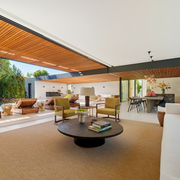Exquisite Casa Piemonte located within the prestigious gated community of Parcelas del Golf | Image 9