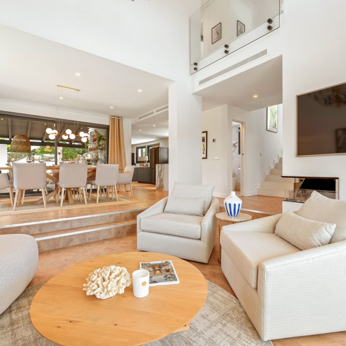 Renovated four-bedroom villa in the sought-after residential area of Nueva Andalucía | Image 11
