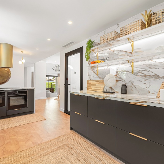 Renovated four-bedroom villa in the sought-after residential area of Nueva Andalucía | Image 13