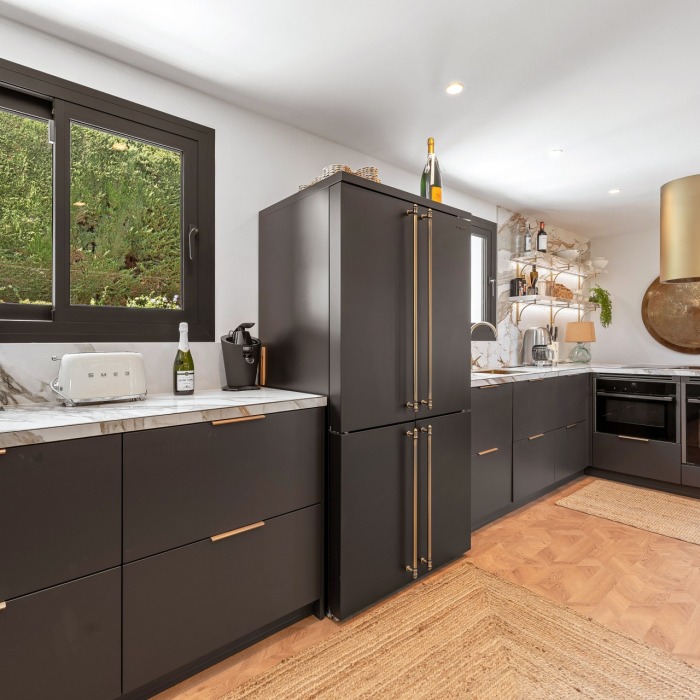 Renovated four-bedroom villa in the sought-after residential area of Nueva Andalucía | Image 14