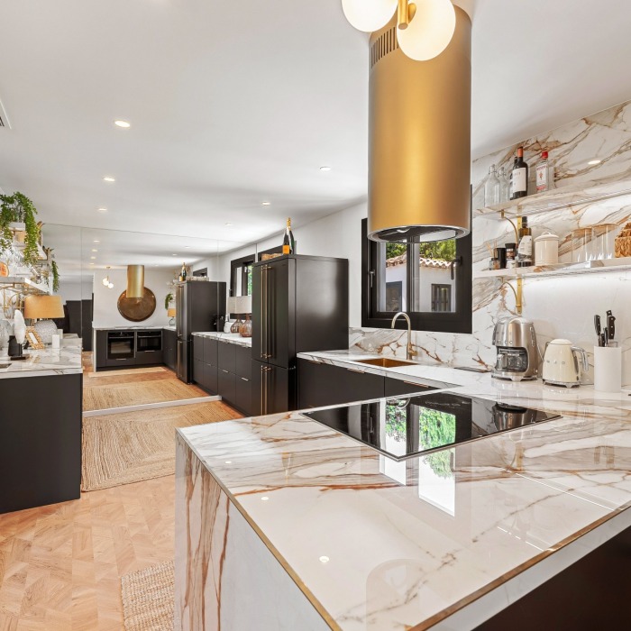 Renovated four-bedroom villa in the sought-after residential area of Nueva Andalucía | Image 15