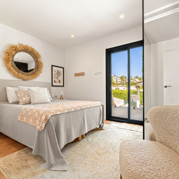 Renovated four-bedroom villa in the sought-after residential area of Nueva Andalucía | Image 17