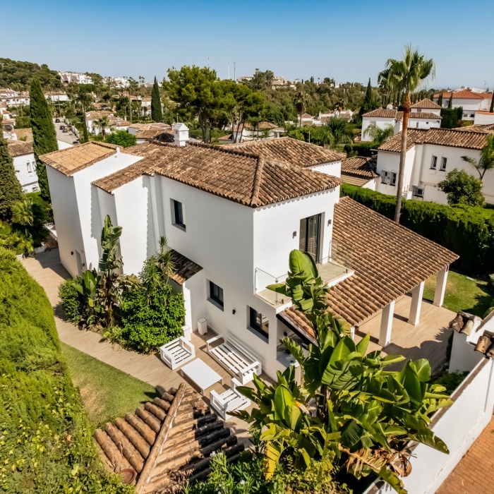Renovated four-bedroom villa in the sought-after residential area of Nueva Andalucía | Image 2