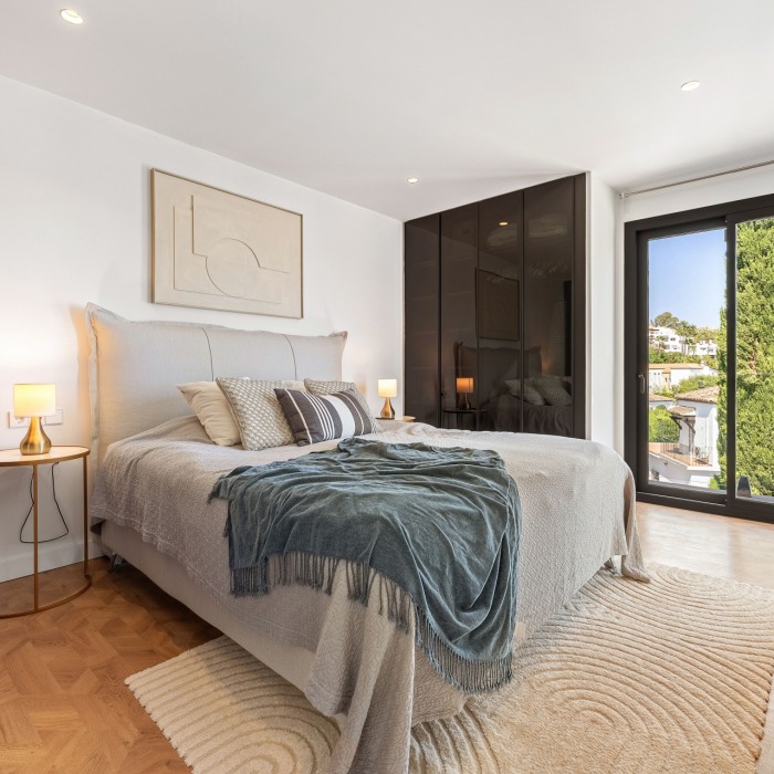 Renovated four-bedroom villa in the sought-after residential area of Nueva Andalucía | Image 21