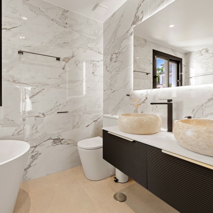 Renovated four-bedroom villa in the sought-after residential area of Nueva Andalucía | Image 23