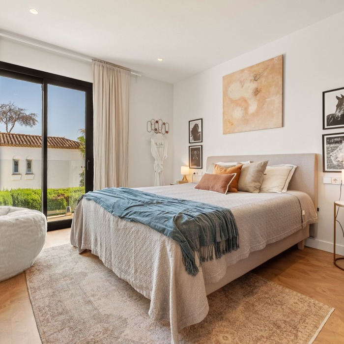 Renovated four-bedroom villa in the sought-after residential area of Nueva Andalucía | Image 26