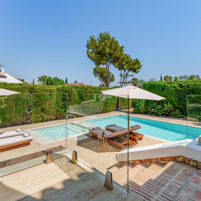 Renovated four-bedroom villa in the sought-after residential area of Nueva Andalucía | Image 32