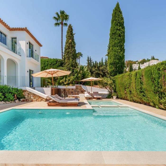 Renovated four-bedroom villa in the sought-after residential area of Nueva Andalucía | Image 36