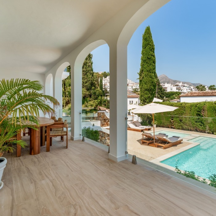 Renovated four-bedroom villa in the sought-after residential area of Nueva Andalucía | Image 37