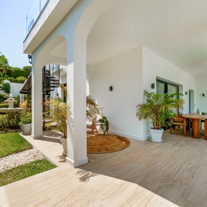 Renovated four-bedroom villa in the sought-after residential area of Nueva Andalucía | Image 38