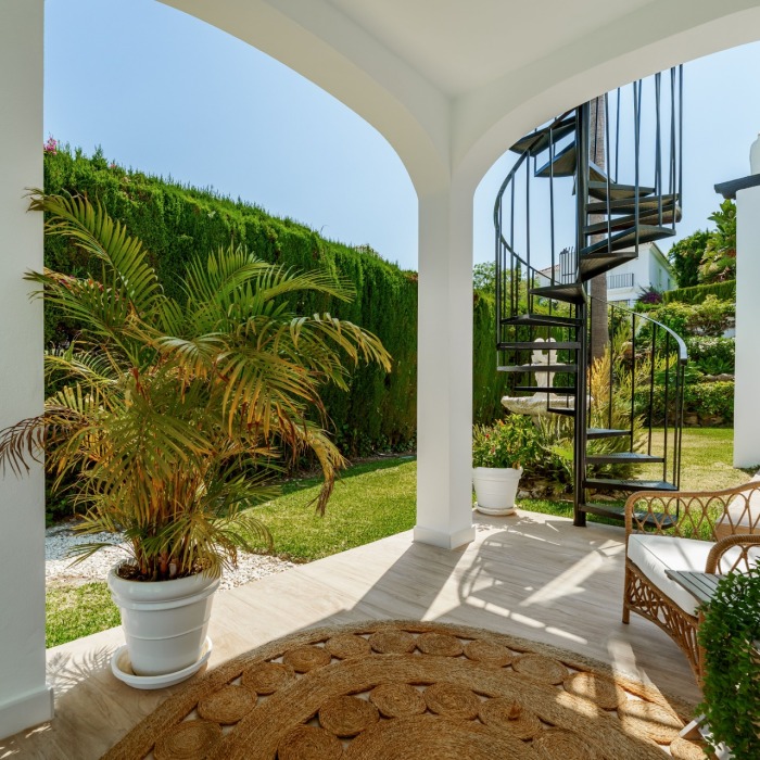 Renovated four-bedroom villa in the sought-after residential area of Nueva Andalucía | Image 39