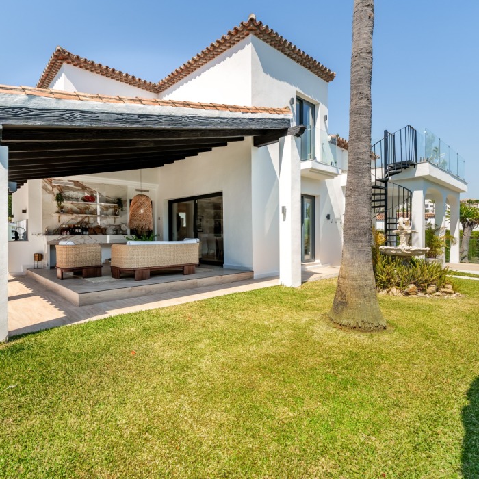 Renovated four-bedroom villa in the sought-after residential area of Nueva Andalucía | Image 41