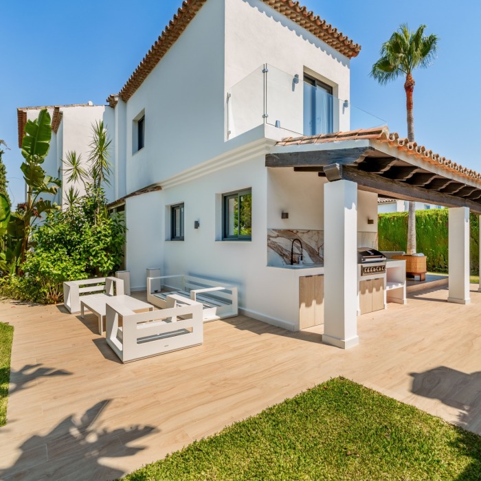 Renovated four-bedroom villa in the sought-after residential area of Nueva Andalucía | Image 43