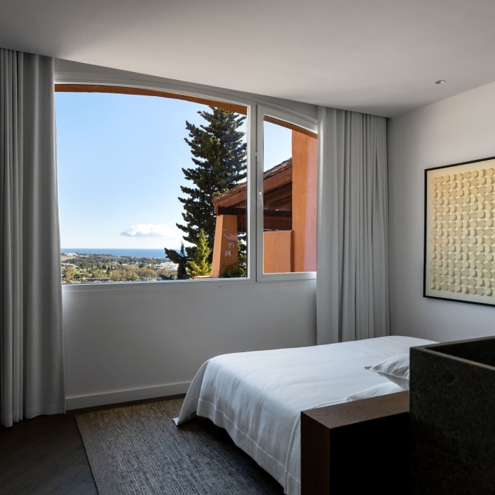 La Cerquilla Penthouse – un spectaculaire penthouse en duplex entièrement rénové offrant un cadre de vie luxueux dans l’une des communautés fermées les plus prestigieuses de Nueva Andalucía | Image 20