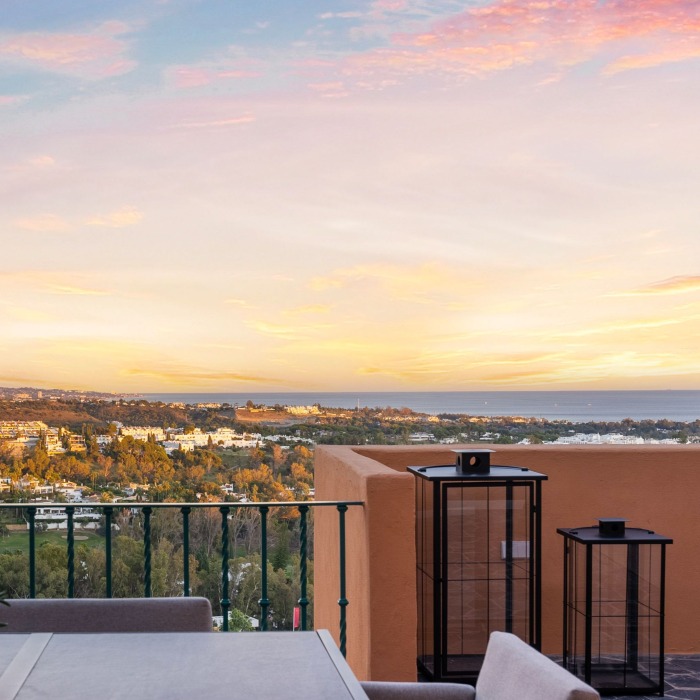 La Cerquilla Penthouse – un spectaculaire penthouse en duplex entièrement rénové offrant un cadre de vie luxueux dans l’une des communautés fermées les plus prestigieuses de Nueva Andalucía | Image 32