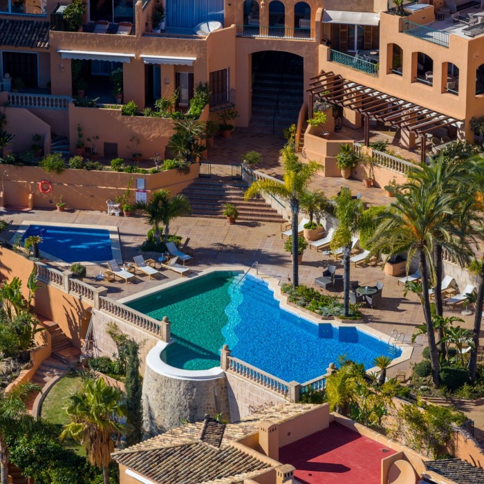 La Cerquilla Penthouse – un spectaculaire penthouse en duplex entièrement rénové offrant un cadre de vie luxueux dans l’une des communautés fermées les plus prestigieuses de Nueva Andalucía | Image 34