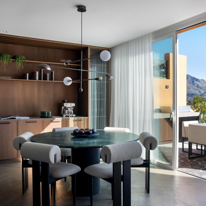 La Cerquilla Penthouse – un spectaculaire penthouse en duplex entièrement rénové offrant un cadre de vie luxueux dans l’une des communautés fermées les plus prestigieuses de Nueva Andalucía | Image 3