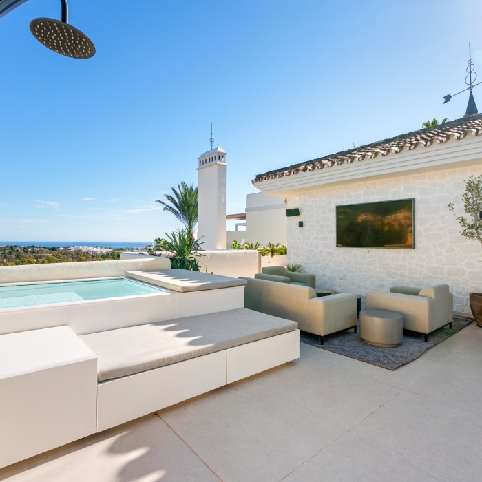 Duplex Penthouse in Los Belvederes, Nueva Andalucia | Image 11