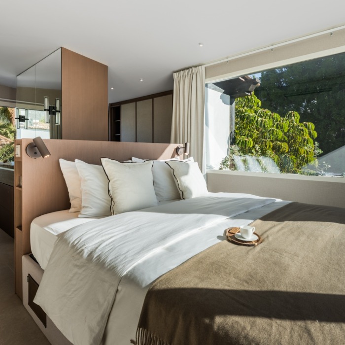 Villa pareada esquinera exclusiva en Altos de Puente Romano – Milla de Oro de Marbella | Image 14