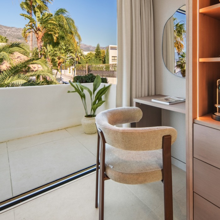 Villa pareada esquinera exclusiva en Altos de Puente Romano – Milla de Oro de Marbella | Image 15