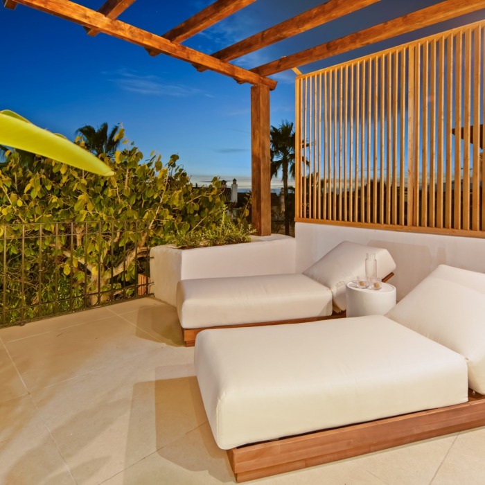 Villa pareada esquinera exclusiva en Altos de Puente Romano – Milla de Oro de Marbella | Image 17