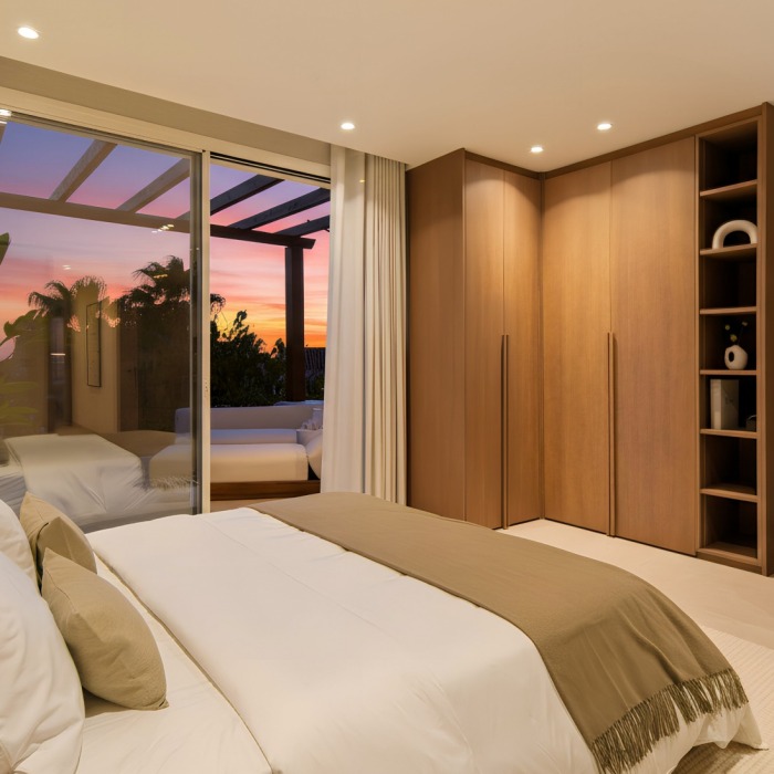 Villa pareada esquinera exclusiva en Altos de Puente Romano – Milla de Oro de Marbella | Image 18