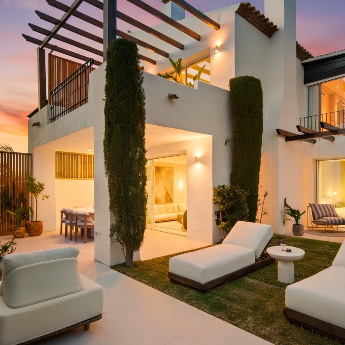 Villa pareada esquinera exclusiva en Altos de Puente Romano – Milla de Oro de Marbella | Image 20