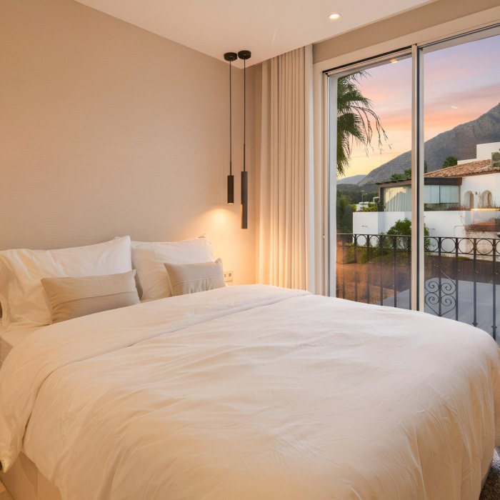 Villa pareada esquinera exclusiva en Altos de Puente Romano – Milla de Oro de Marbella | Image 25