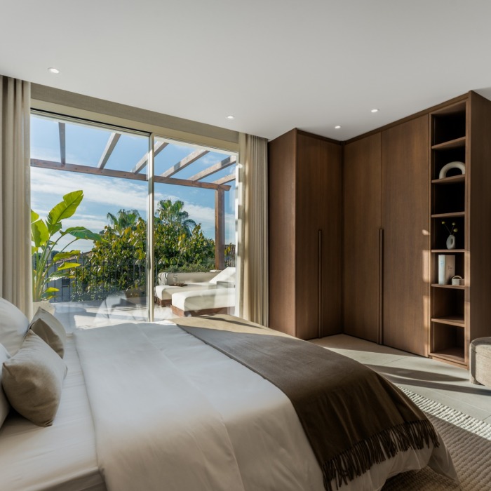 Villa pareada esquinera exclusiva en Altos de Puente Romano – Milla de Oro de Marbella | Image 7
