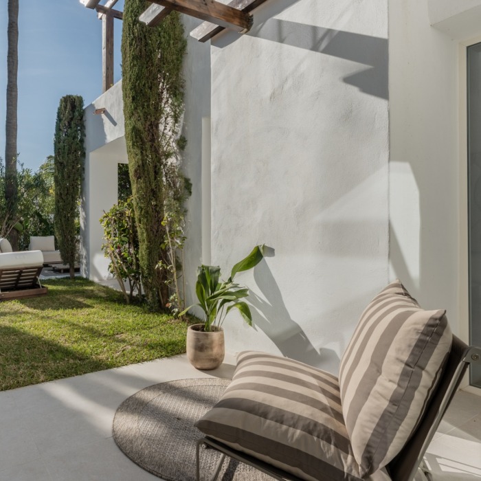 Villa pareada esquinera exclusiva en Altos de Puente Romano – Milla de Oro de Marbella | Image 11