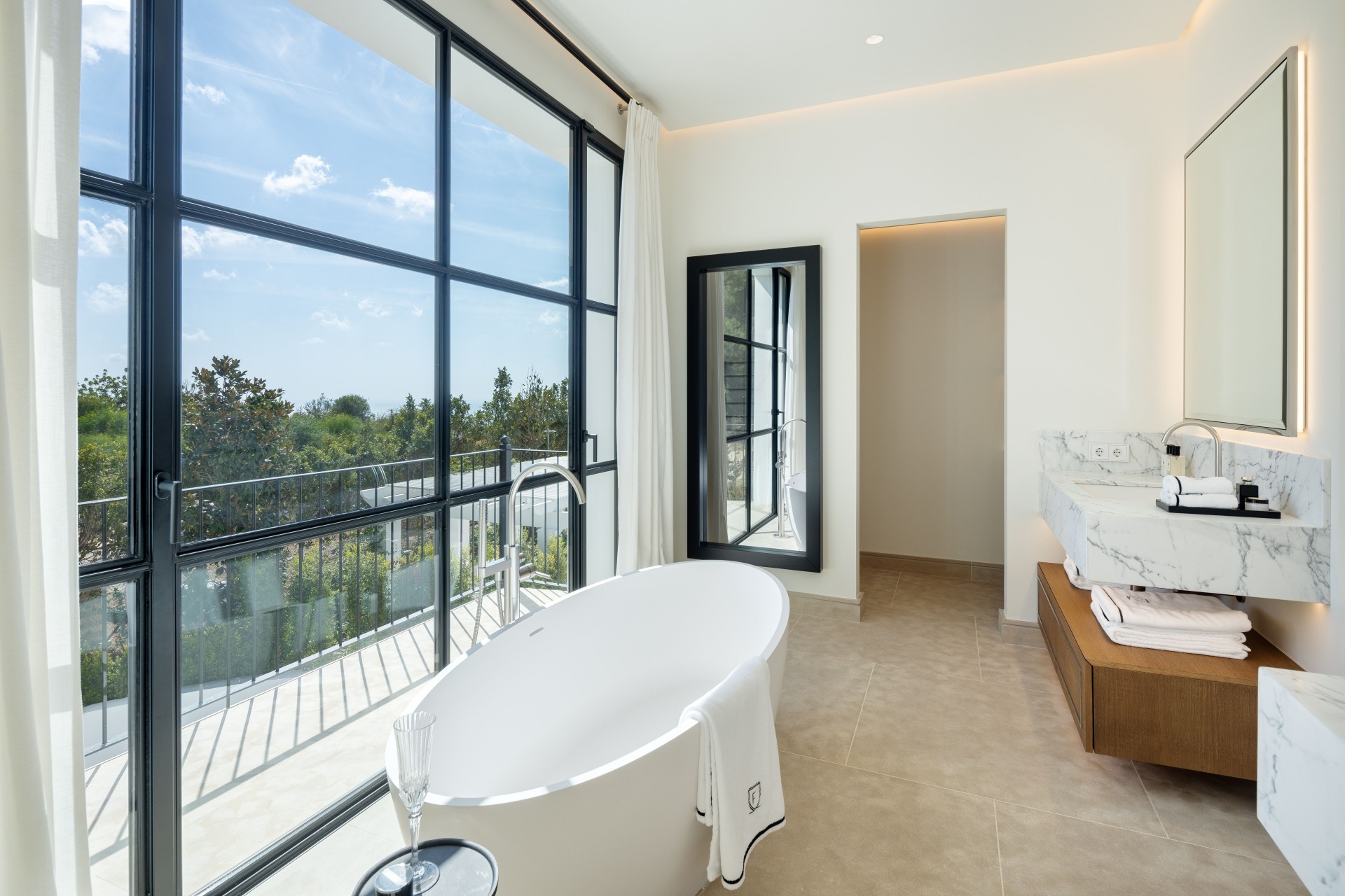 Casa Angélico, villa contemporánea situada en una comunidad cerrada con doble control de acceso en Cascada de Camoján | Image 35