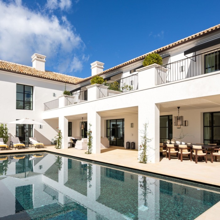 Casa Angélico, villa contemporánea situada en una comunidad cerrada con doble control de acceso en Cascada de Camoján | Image 1