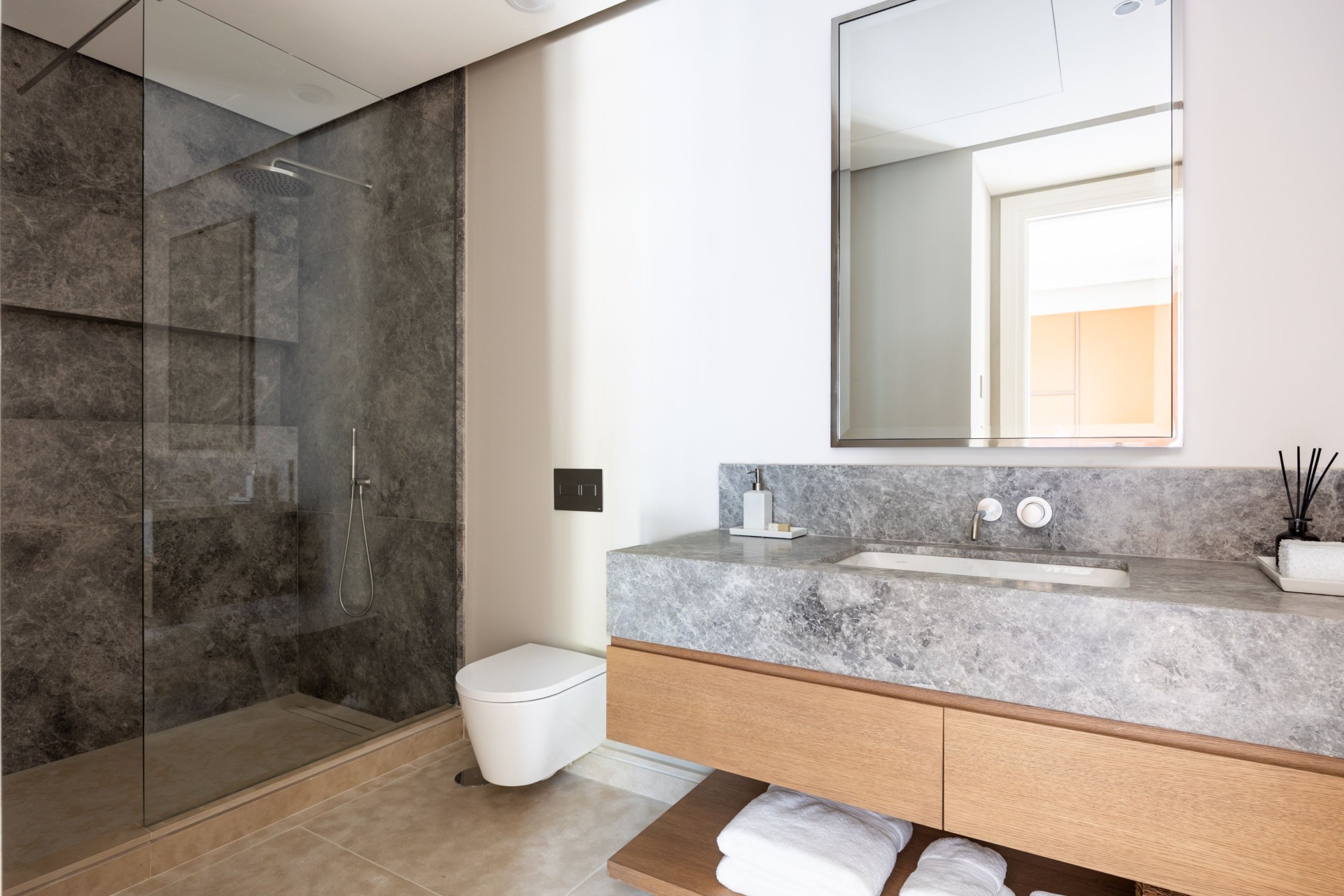 Casa Angélico, villa contemporánea situada en una comunidad cerrada con doble control de acceso en Cascada de Camoján | Image 45